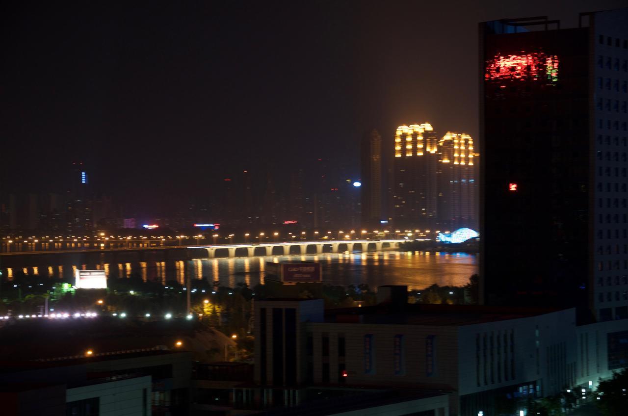 Metropolo, Wuhan, Wuchang Jiangtan Jiyuqiao Subway Station ภายนอก รูปภาพ